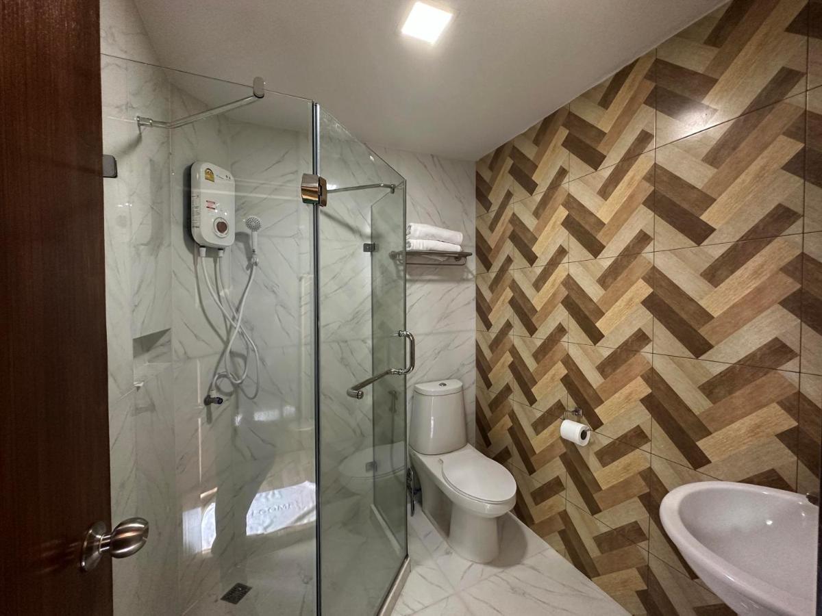 Plernpetch Hotel Сурат-Тхані Екстер'єр фото